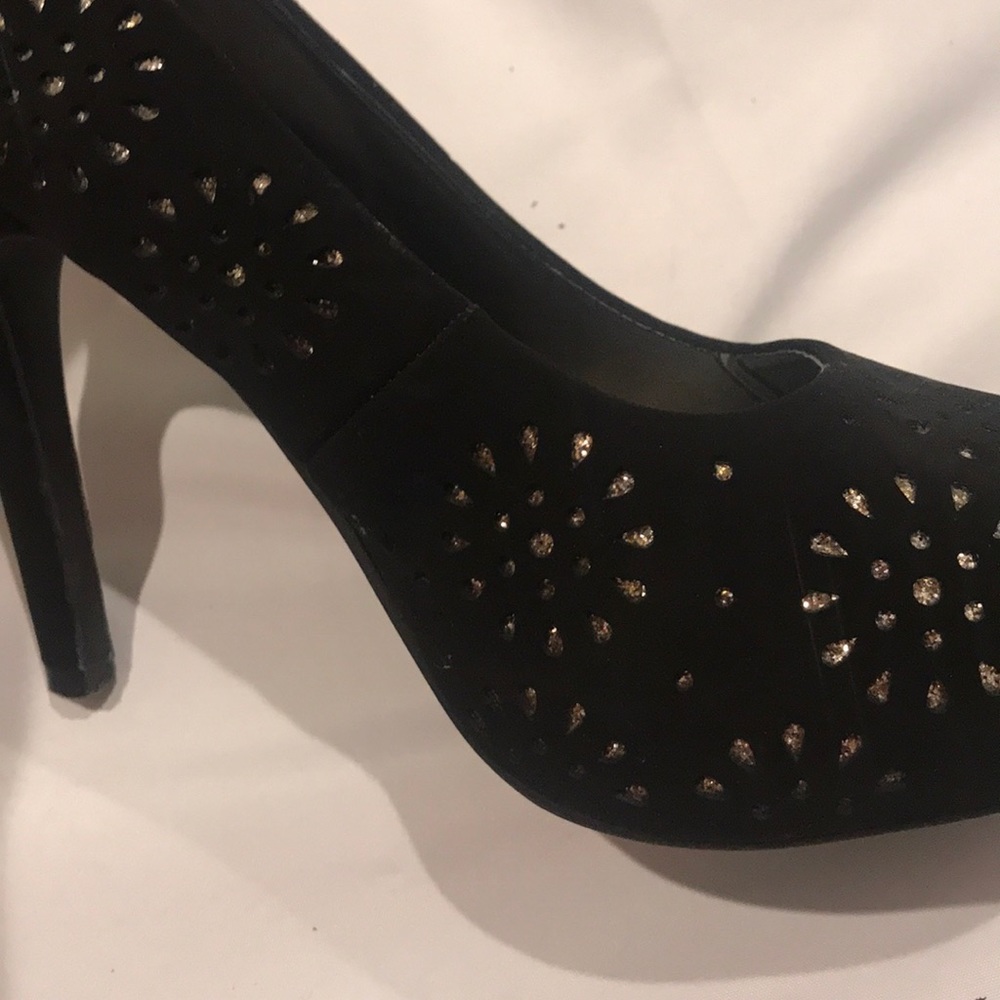 Heels - Picture 3 of 3